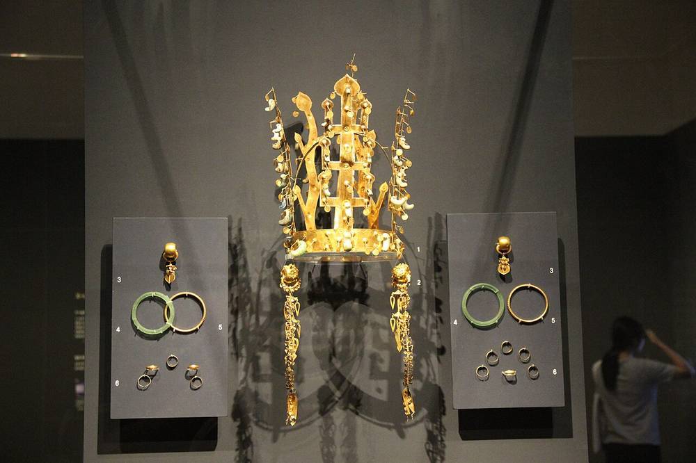 Mahkota emas kuno